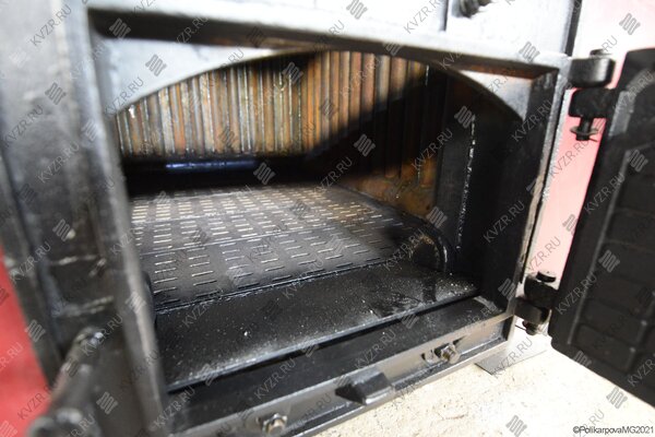 Колосниковая топка котла КВД-1.45 МВт на дровах