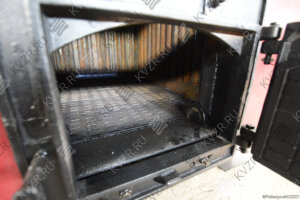 Колосниковая топка котла угольно дровяного